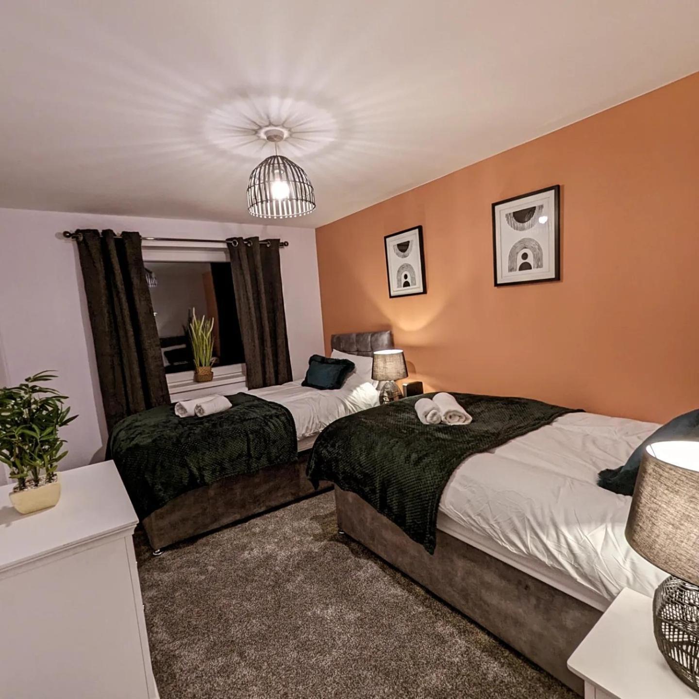 6 Guests * 4 Bedroom * Free Wi-Fi *Huntingdon Exterior photo