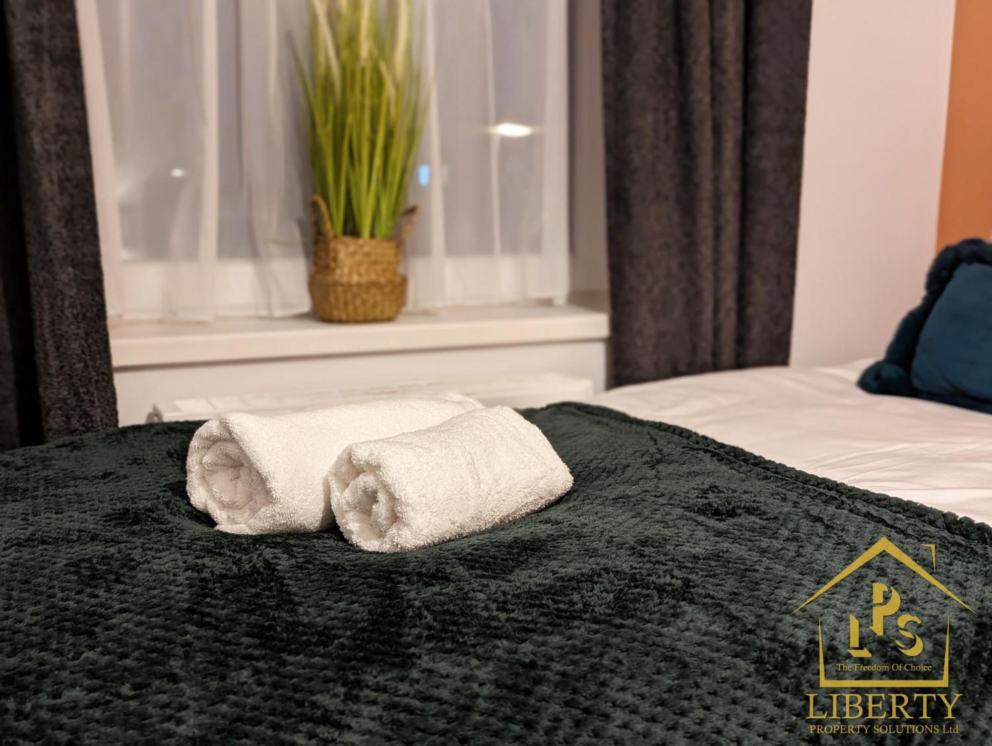 6 Guests * 4 Bedroom * Free Wi-Fi *Huntingdon Exterior photo
